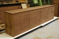 Grand buffet bas sur mesure en bois
