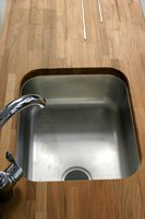 Plan de travail en Teck avec �vier int�gr� par dessous