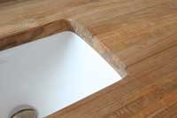 Encastrement par le dessous d'une vasque de salle de bain