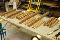 Fabrication des �l�ments de portes � persiennes en Teck