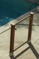 Portillon de barri�re de s�curit� piscine en bois, verre et inox